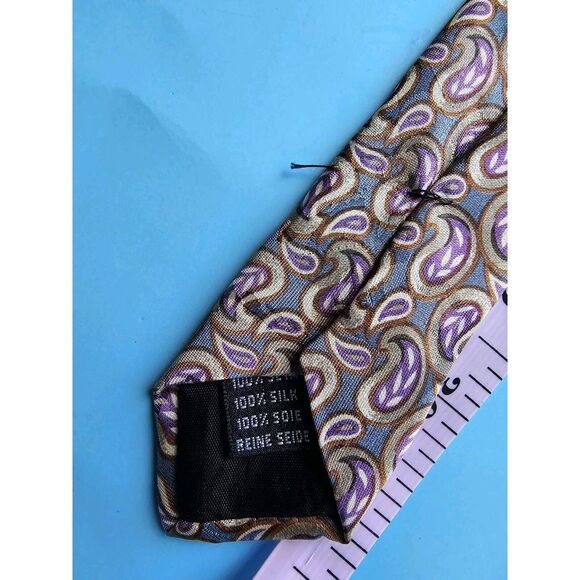 Status Silk Tie With Lilac Paisly Design - Picture 4 of 4